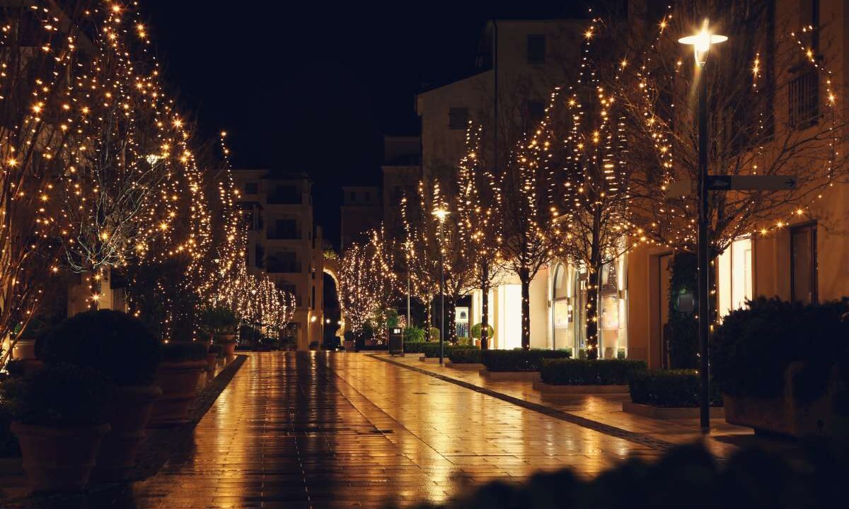 Tovn gecesinde Noel dekorasyonu